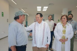 Joaquín Díaz verifica servicio en nuevo hospital