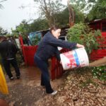 Cecilia Patrón supervisa labores de limpieza y bombeo