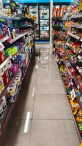 Lluvias provocan clausura de Oxxo en Caucel
