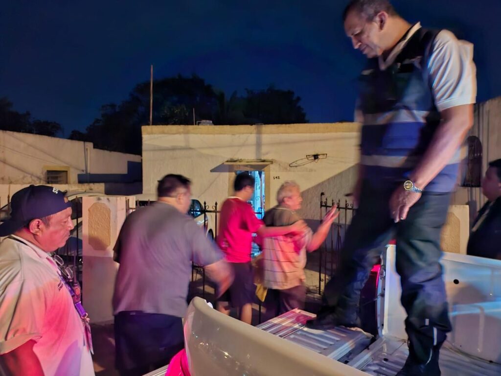 Protección Civil pone a salvo a adulto mayor