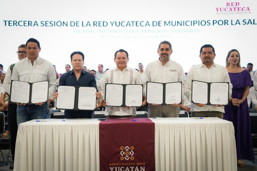 Díaz Mena entrega guía para municipios saludables