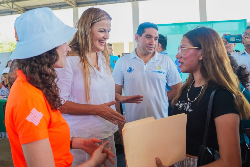 Cecilia Patrón fortalece educación para juventudes
