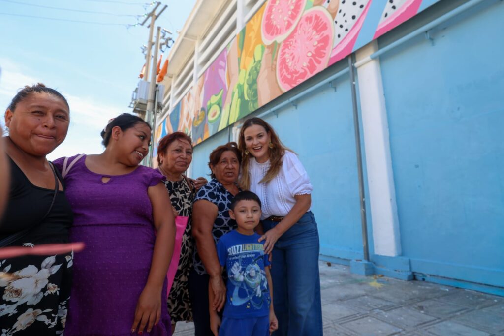 Comerciantes dan vida a mural comunitario