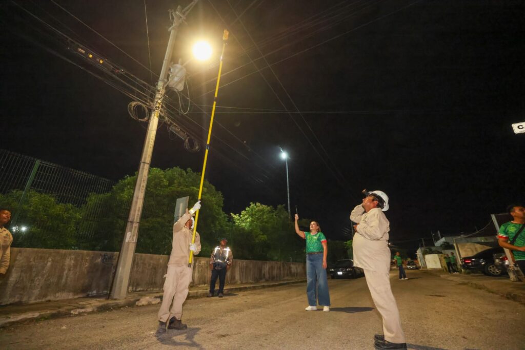 Cecilia Patrón refuerza seguridad con nuevas luminarias