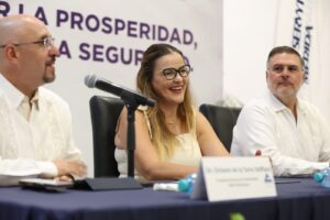 Cecilia Patrón une gobierno y empresarios