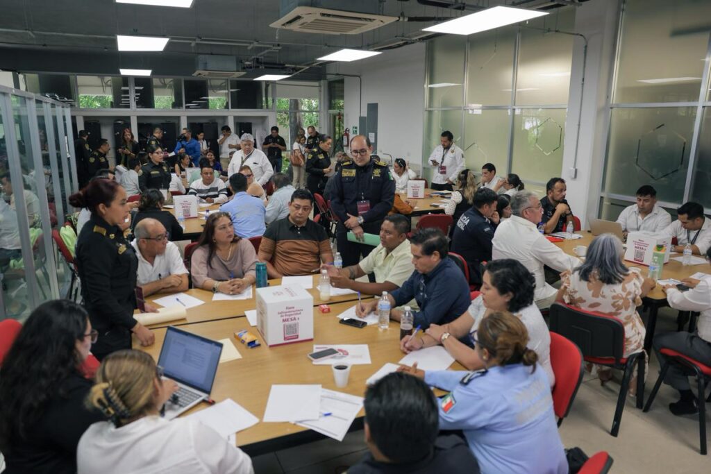 Joaquín Díaz Mena inicia consulta metropolitana