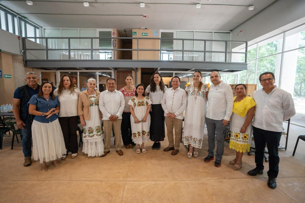 Joaquín Díaz Mena impulsa cultura en Dzibilchaltún