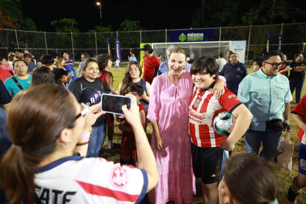 Cecilia Patrón construye comunidad con parques