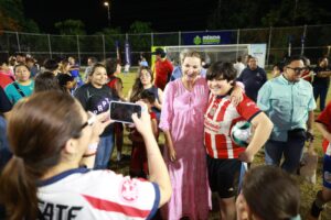 Cecilia Patrón construye comunidad con parques