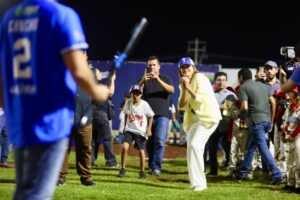 Cecilia Patrón impulsa el béisbol infantil en Mérida