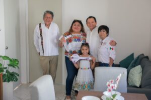 Díaz Mena entrega 50 hogares y acelera meta estatal