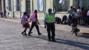 Regreso a clases moviliza operativo vial en Mérida