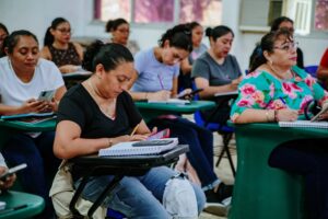 Semujeres acompaña a mujeres para concluir el bachillerato