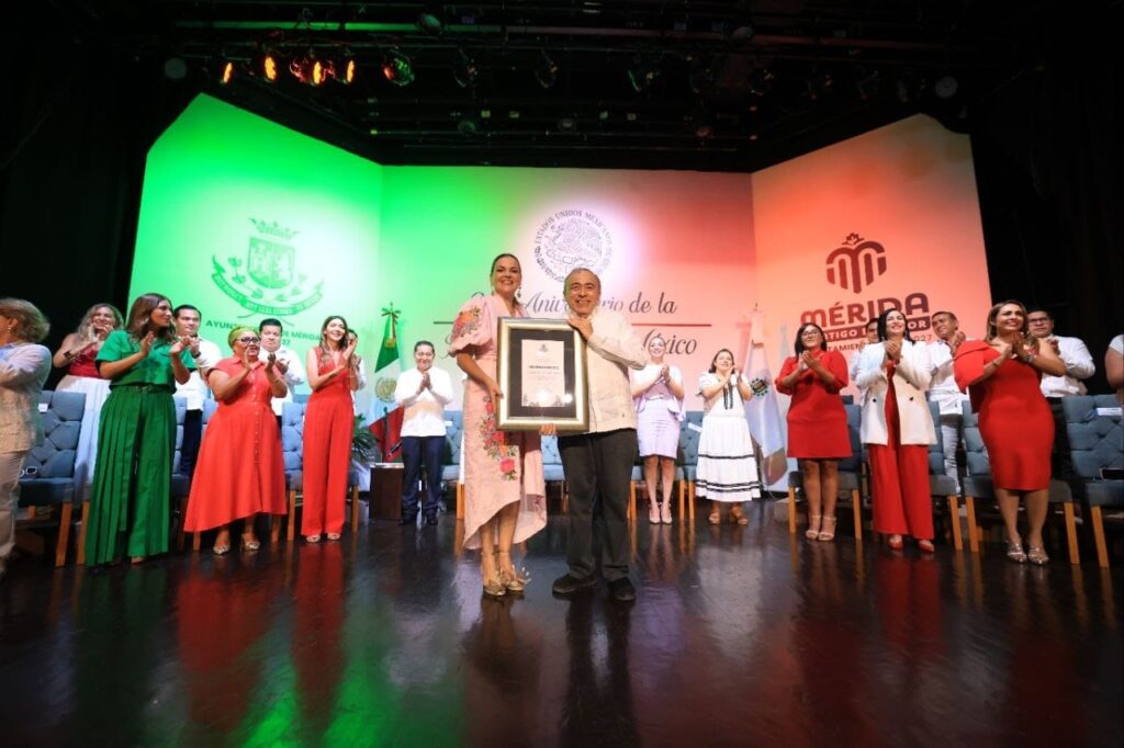 Cecilia Patrón conmemora 216 años de Independencia