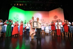Cecilia Patrón conmemora 216 años de Independencia