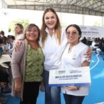 Cecilia Patrón apoya con becas a estudiantes destacados