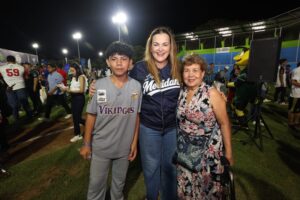 Cecilia Patrón lleva talento y béisbol a las familias