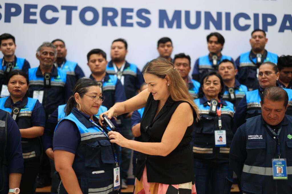 Cecilia Patrón documenta labores de inspección con cámaras