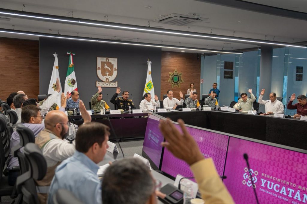 Díaz Mena refuerza coordinación ante Isaías