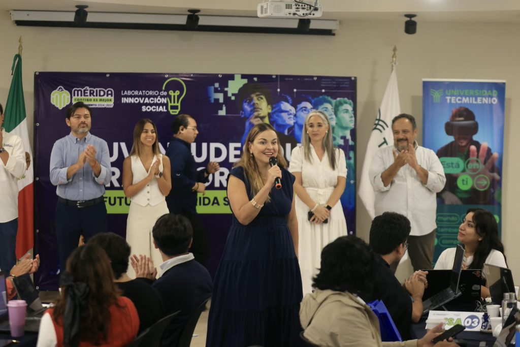 Cecilia Patrón abre espacio a la innovación juvenil con IA
