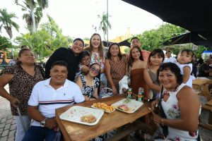 Cecilia Patrón respalda a 36 expositores en la Feria del Panucho