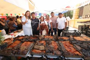 Feria del Mucbipollo supera expectativas en el barrio de San Sebastián