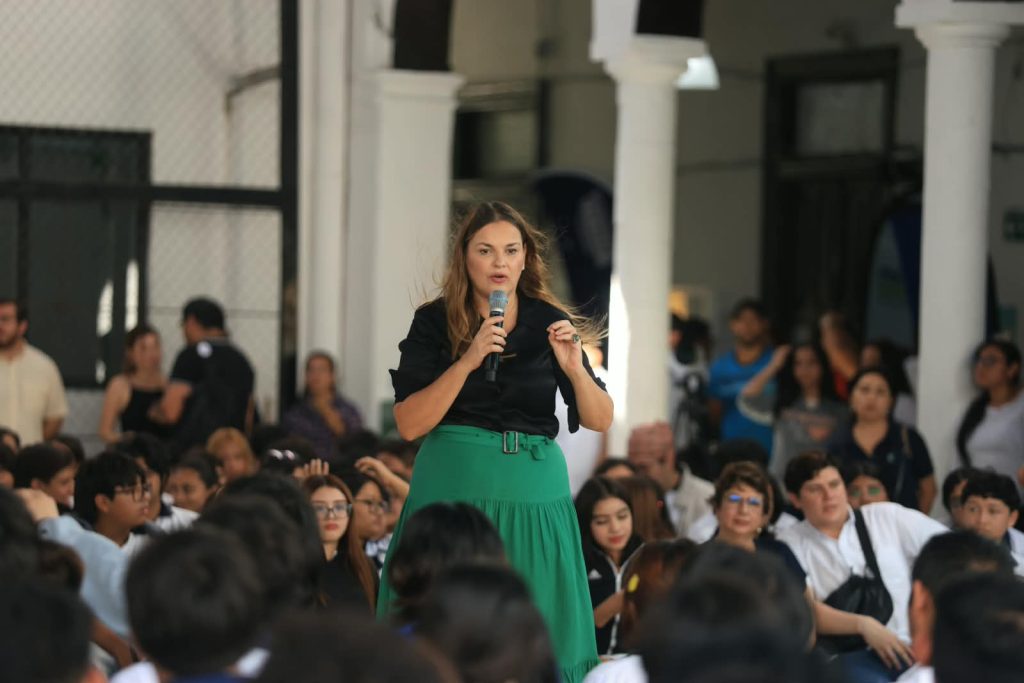 Cecilia Patrón abre espacios para escuchar a las juventudes